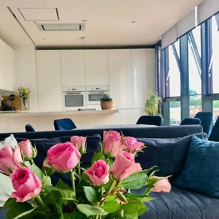 Luxury 2 Bedroom Apartment 20 Min From Central London Londres Exterior foto