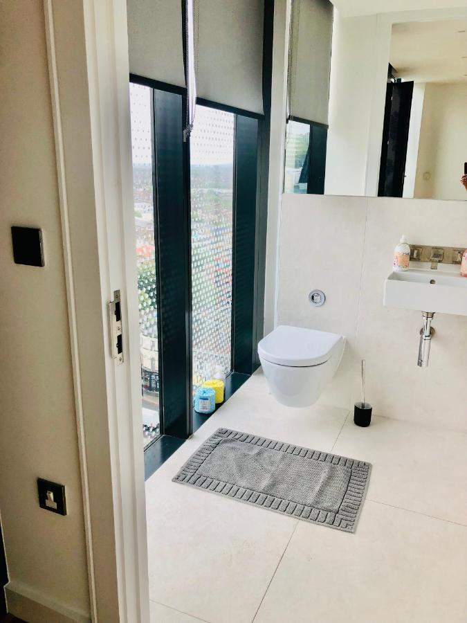 Luxury 2 Bedroom Apartment 20 Min From Central London Londres Exterior foto